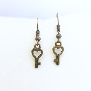 Earrings Mini Vintage Antique Keys Heart Boho Victorian Aged Gold Tone Steampunk
